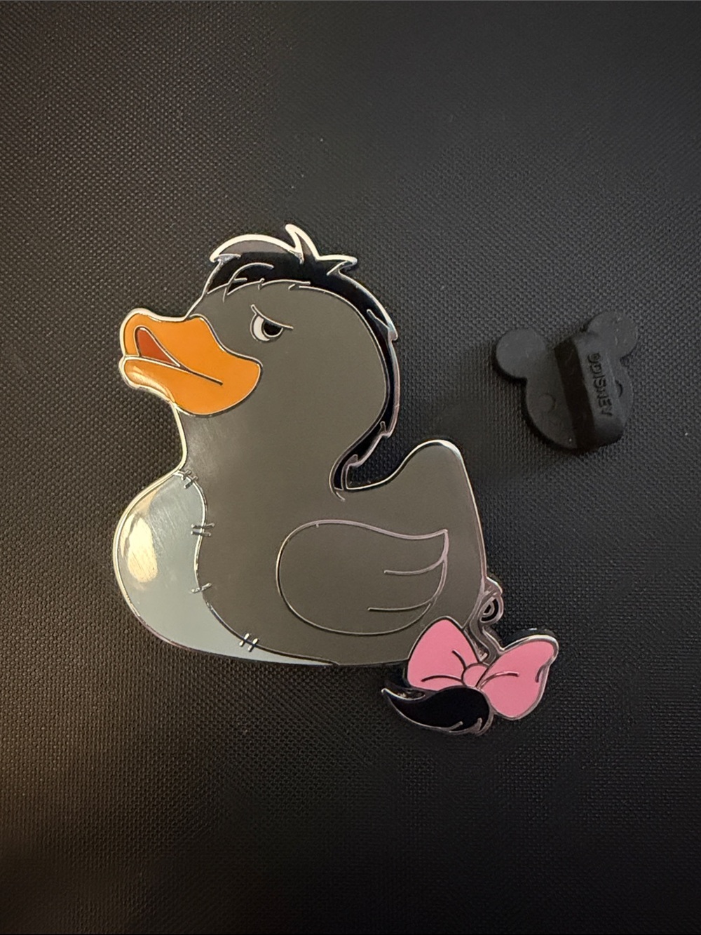 Disney eeyore Duck Enamel Pin with Pink Bow - Brand